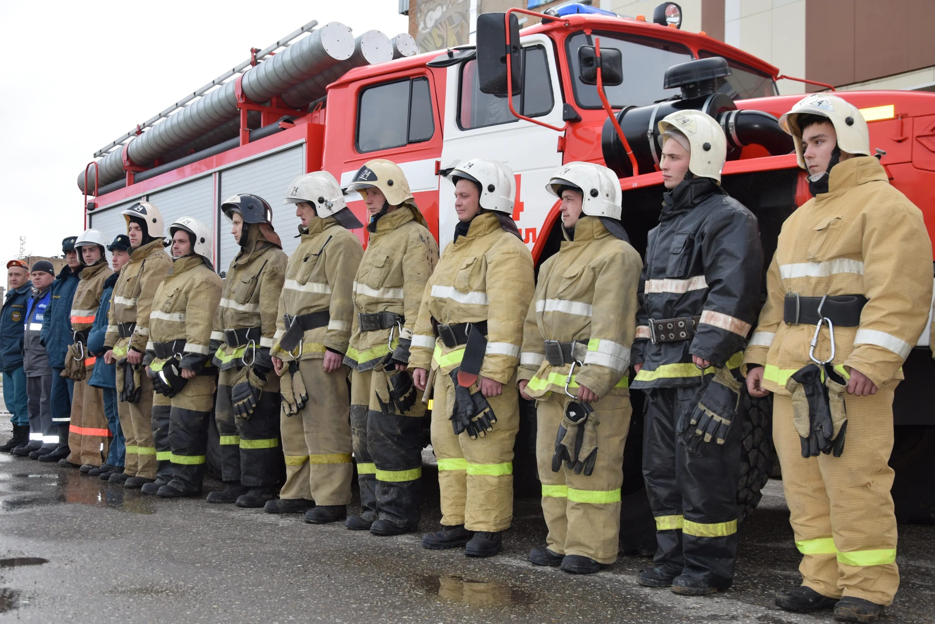 Пожарная охрана газпрома. Пожарная часть Ухта. ПЧ 33 Южноуральск. Пожарник МЧС Нерюнгри. Пожарка Ухта.