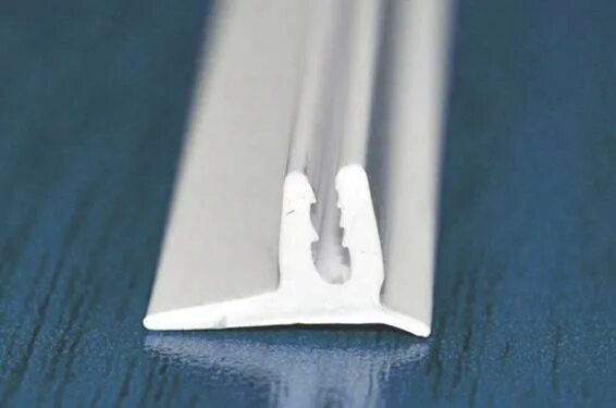 Плинтус gp-28 2м для натяжных потолков. Заглушки отверстий 14мм силикон. Втулка силиконовая уплотнительное 30мм. Т образные заглушки. Т образная заглушка пластик.