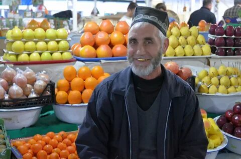 Продавец на рынке не называет цену