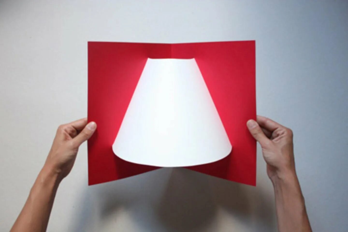 Свет бумага. Светильник из бумаги. Торшер из бумаги. Абажур для лампы из бумаги. Светильник из картона.