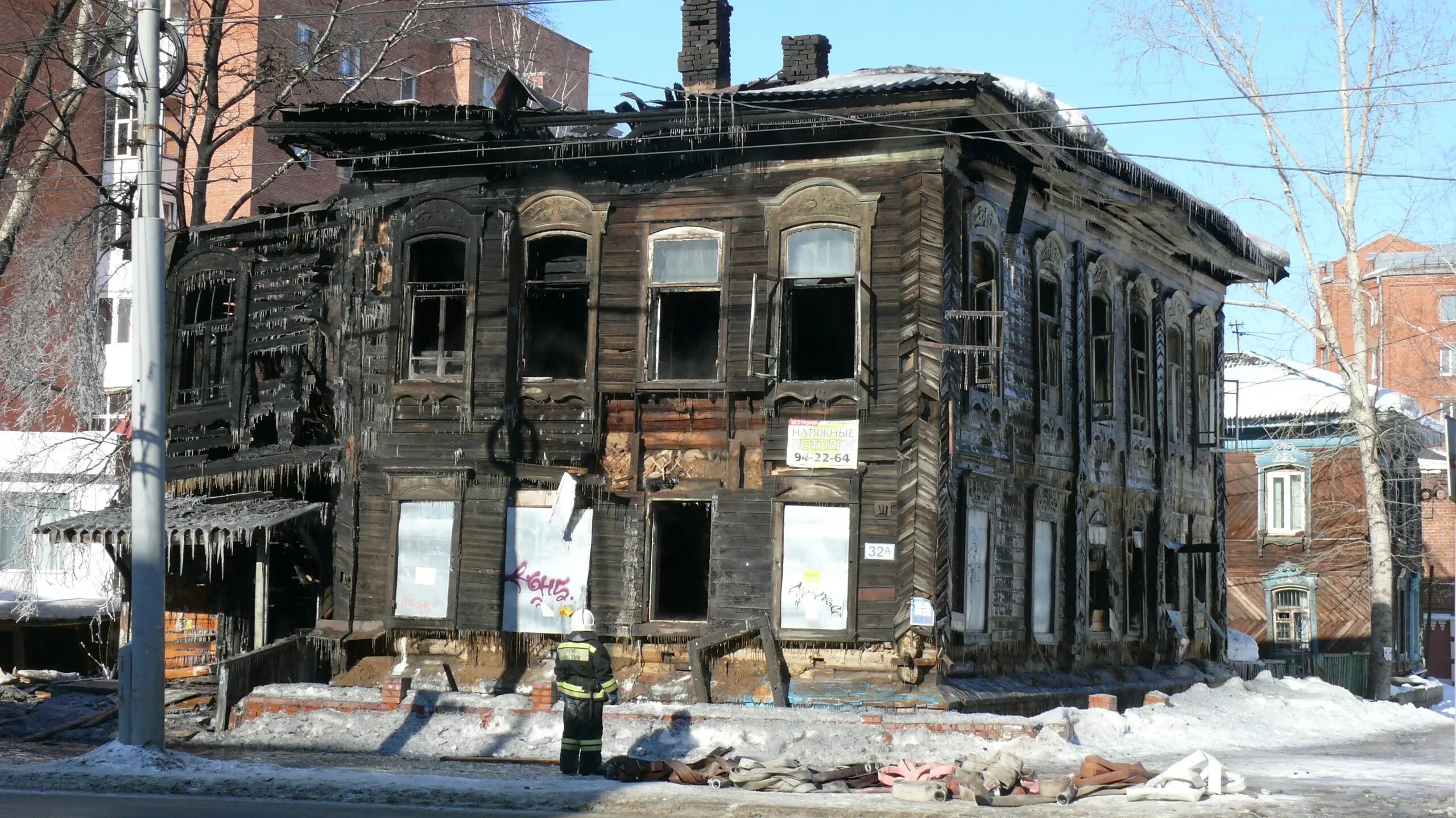 Гнилой дом. Фрунзе 32а томск. улица фрунзе дом 32.г иркутск. дом за рубль фрунзе 32. исторические здания томска.