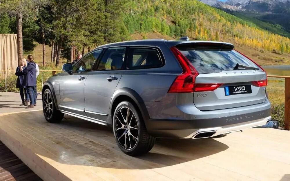 Универсал 2022 года. Volvo универсал v90. Вольво v90 Cross Country 2022. Volvo 90 универсал. Вольво универсал v90 Cross Country.