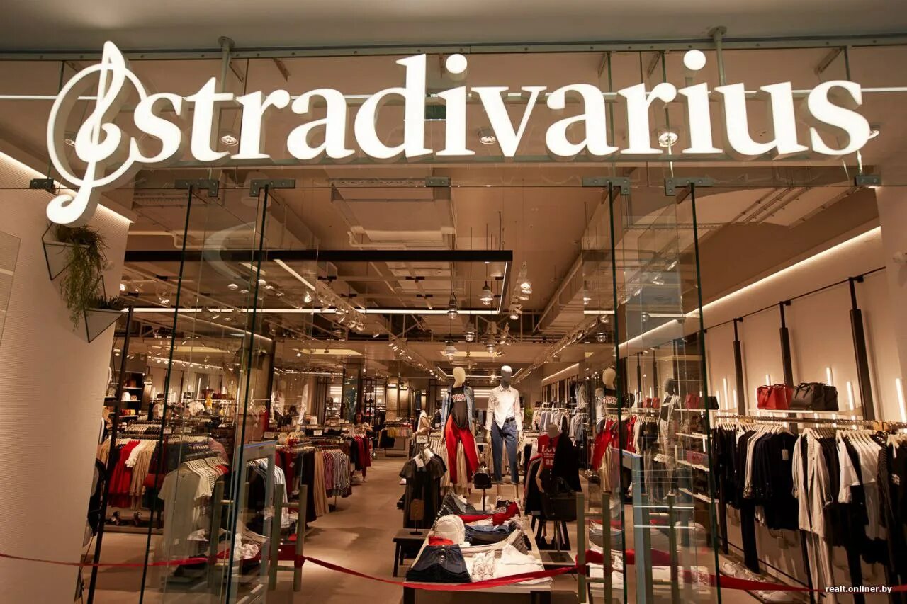 Stradivarius 2022. Stradivarius одежда. Магазин страдивариус. Магазин страдивариус. Страдивариус фирма одежды.