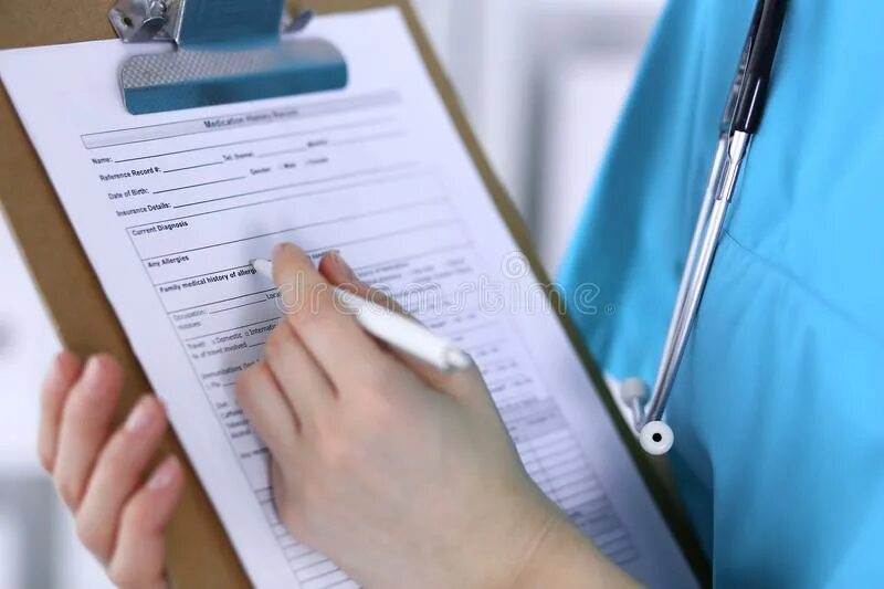 Пациент заполнить. Врач заполняет анкету. анкетирование врачей. пациент заполняет анкету. анкеты врача для заполнения.