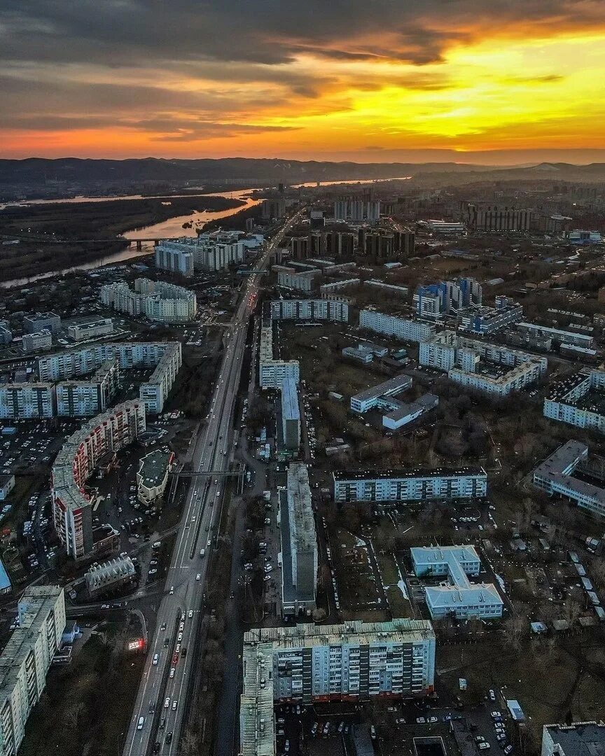 Краснояр красноярск. Красноярск с высоты птичьего полета. Центр Красноярска с высоты птичьего полета. Солнечный микрорайон Красноярск с высоты птичьего полёта. Ночной Красноярск взлётка.