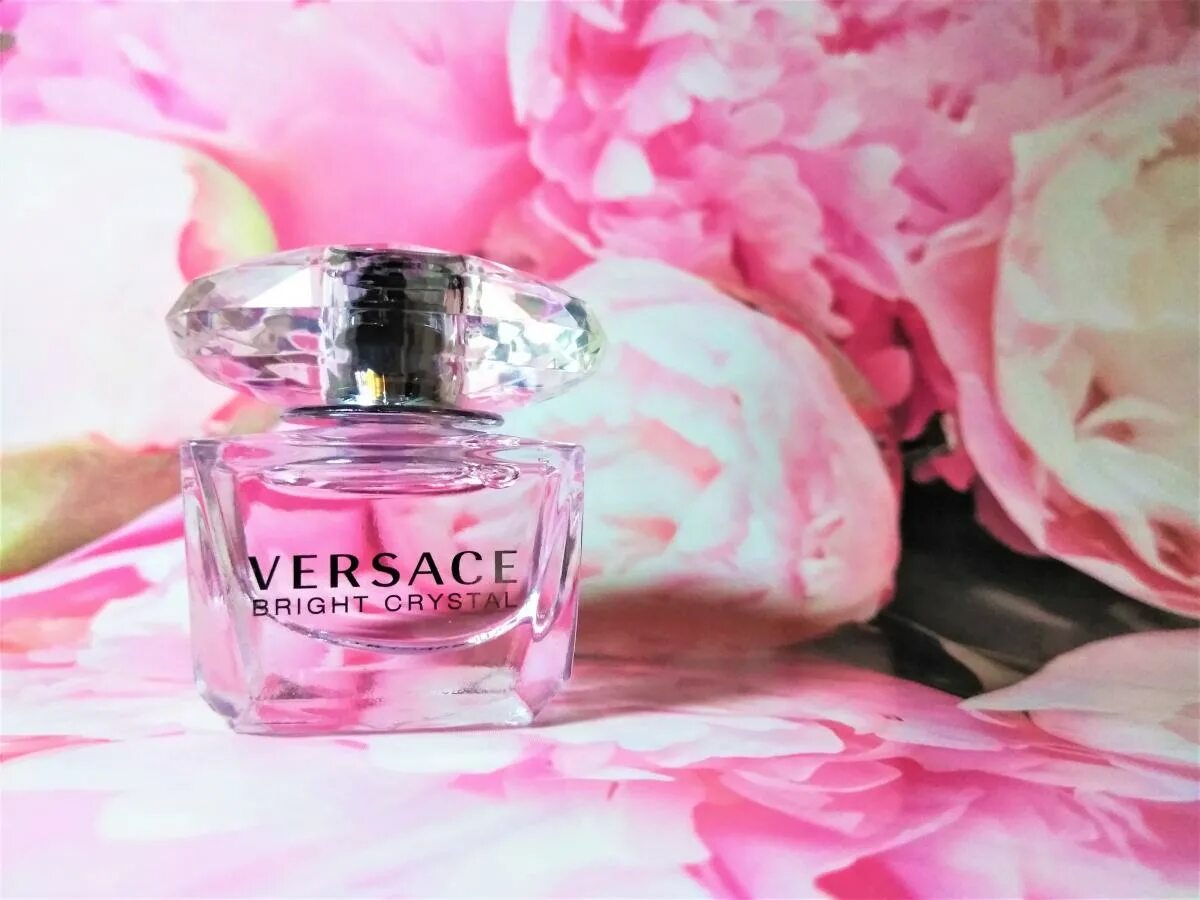 Духи кристалл розовые. Духи Версаче Кристалл розовые. Versace Bright Crystal, 2006. Аромат Версаче Брайт Кристалл. Версаче Брайт Кристалл розовые.