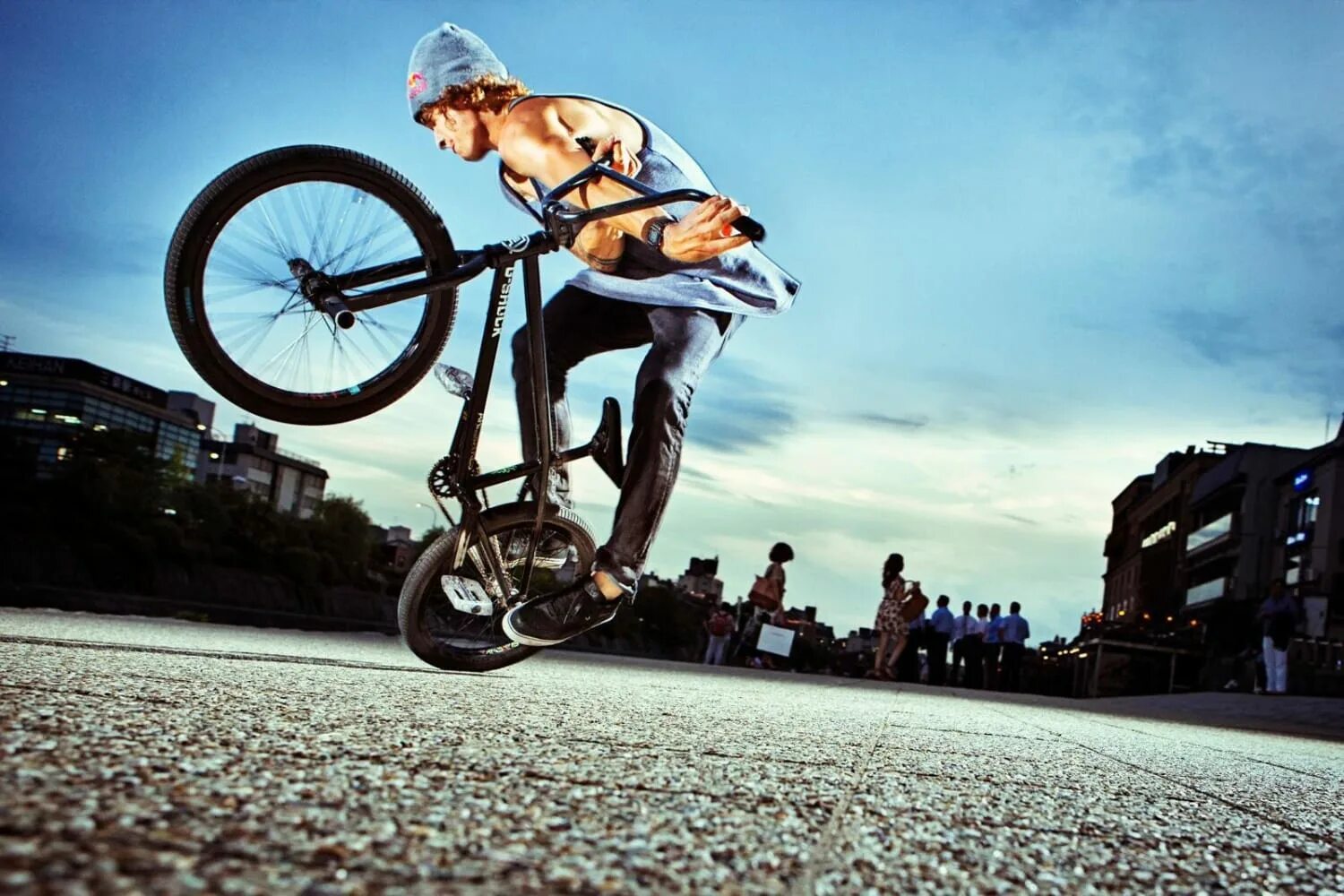 Skate bike. Бмх Флэтлэнд. Езда на бмх. Велосипед БМВ бмх. BMX Matthias Dandois BMX.