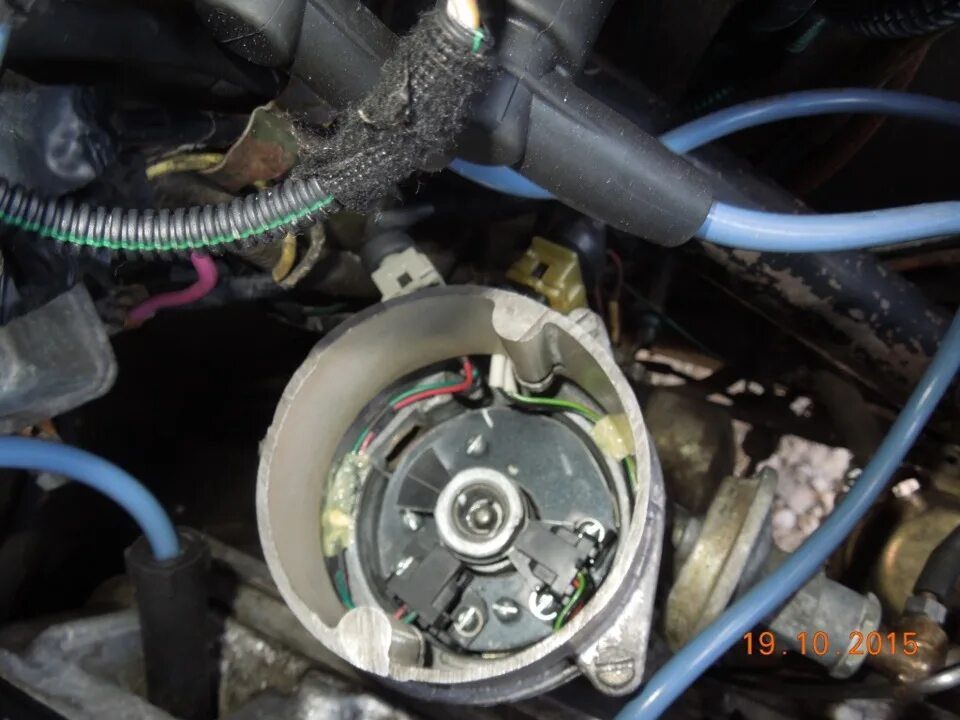 Зажигание датчик холла. Датчик холла змз 402. уаз 402 датчик холла. трамблер уаз 469 с датчиком холла. зажигание с датчиком холла на уаз 417 двигатель.