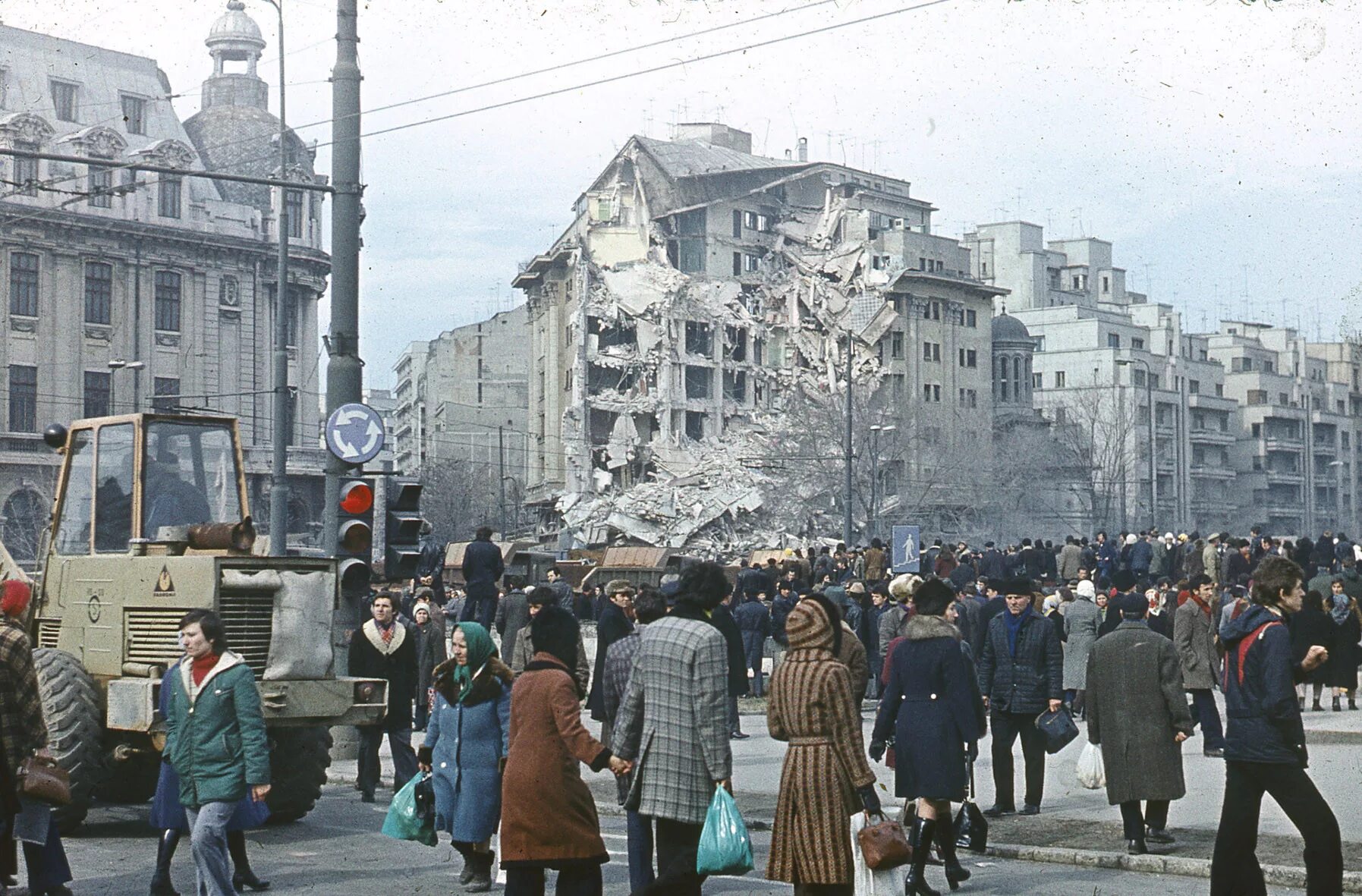 Землетрясение в москве годы. Землетрясение в Румынии 1977. Землетрясение в Бухаресте 1977. Землетрясение в Москве 1977. Землетрясение 1977 года в Румынии.