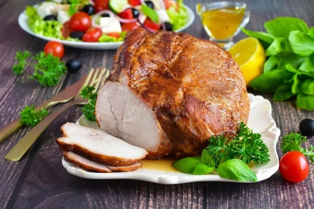 свинина в духовке сочная кусочками. запеченное мясо в духовке. свинина запеченная в духовке. свинина кусочки запеченная. свинина кусочки запеченная.