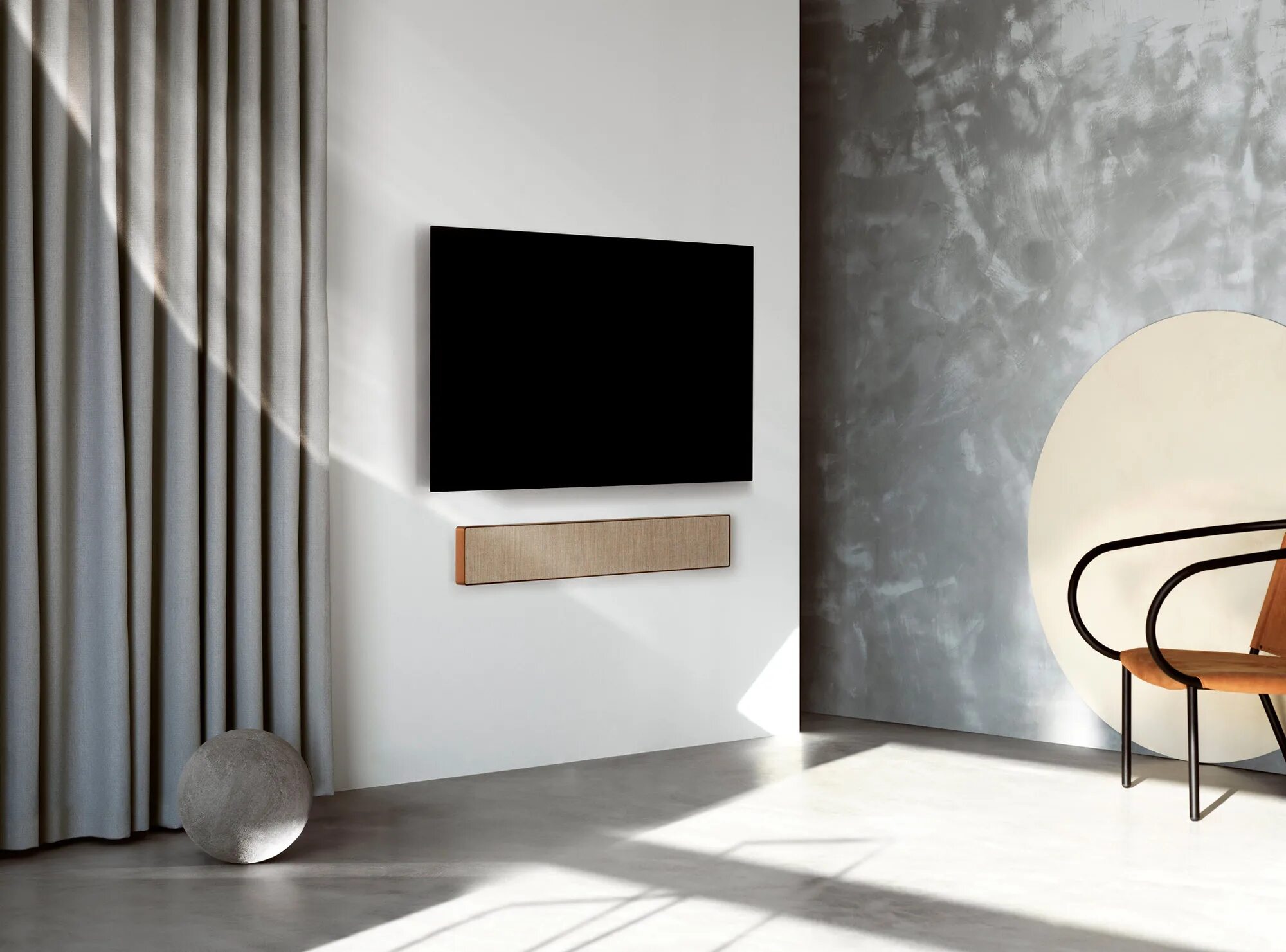 Bang olufsen цены. Саундбар BEOSOUND Stage. Саундбар Bang & Olufsen BEOSOUND. BEOSOUND Stage – звуковая панель Bang & Olufsen. Саунд бар бэнг Олюфсен.