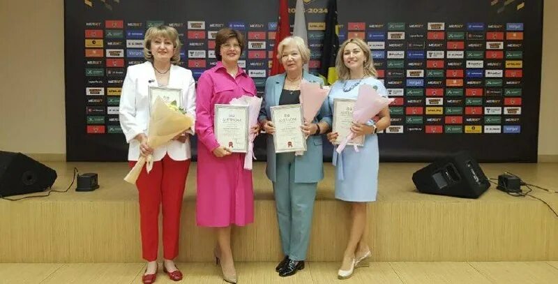 Вакансии учитель химки. Вакансии учитель химки. Директор школы. Школа равных возможностей химки ул московская 38. Лицей 15 химки учителя.