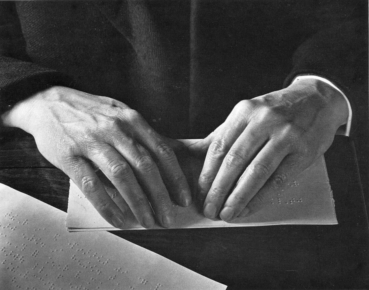 Имоджен Каннингем. Имоджен Каннингем фотоработы. Ладони Стариков фотографии. Hand reading. Видел как руку его нежно