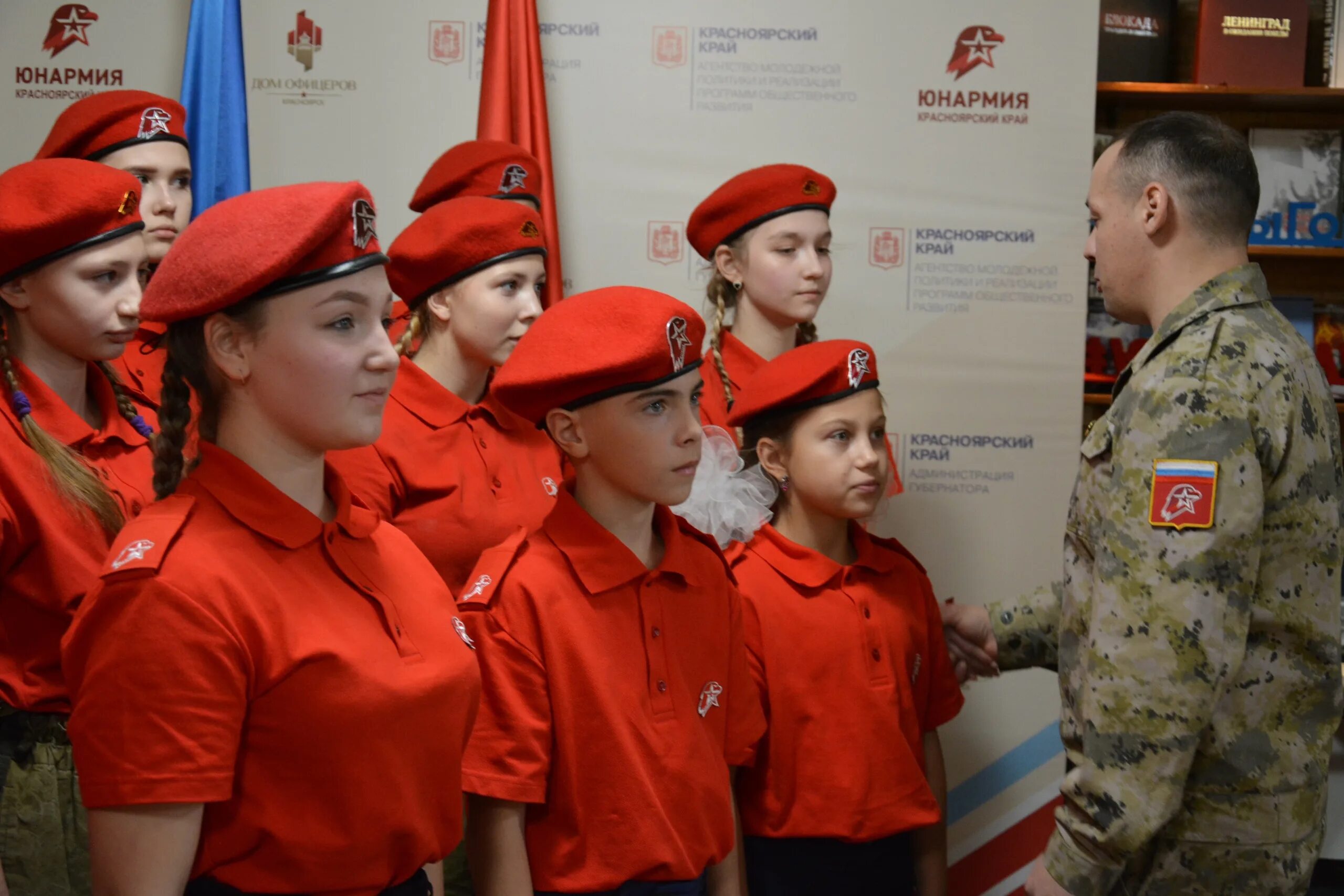 Юнармия движение. Юнармия девушки. Погоны юнармия. Юнармия зубцов. Юнармия девушки.