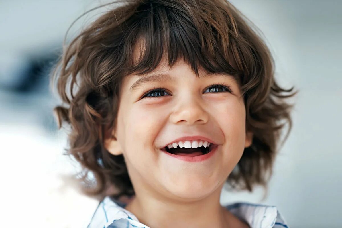 Smiling child. Улыбка ребенка. Ребенок улыбается. Мальчик улыбается. Радостное лицо ребенка.