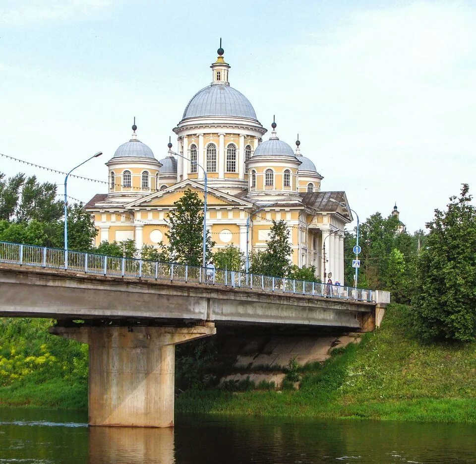 Торжок тверская область. Город торжок тверская область достопримечательности. Борисоглебский монастырь торжок осень. Борисо-глебский монастырь торжок. Город торжок тверская область достопримечательности.