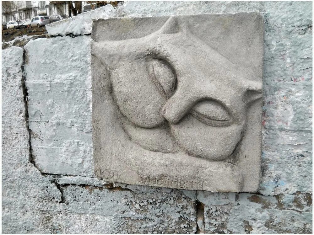 лев бетонный барельеф. барельеф из бетона. бетонный барельеф. бетонные барельефы. лев бетонный барельеф.