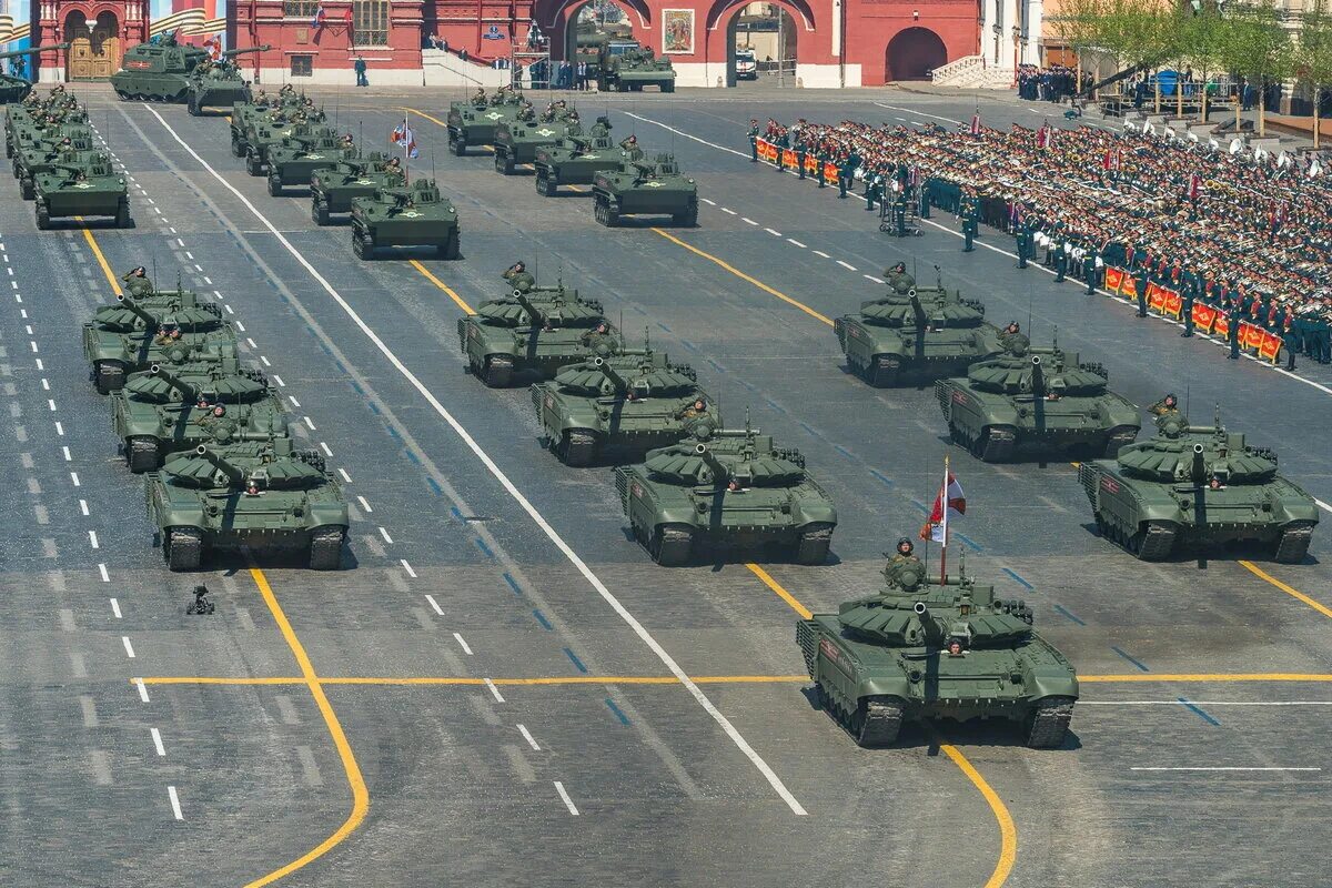 Где строили танки. Алабино репетиция парада. Парад военной техники. Военная техника на параде. Парад военной техники на красной площади.