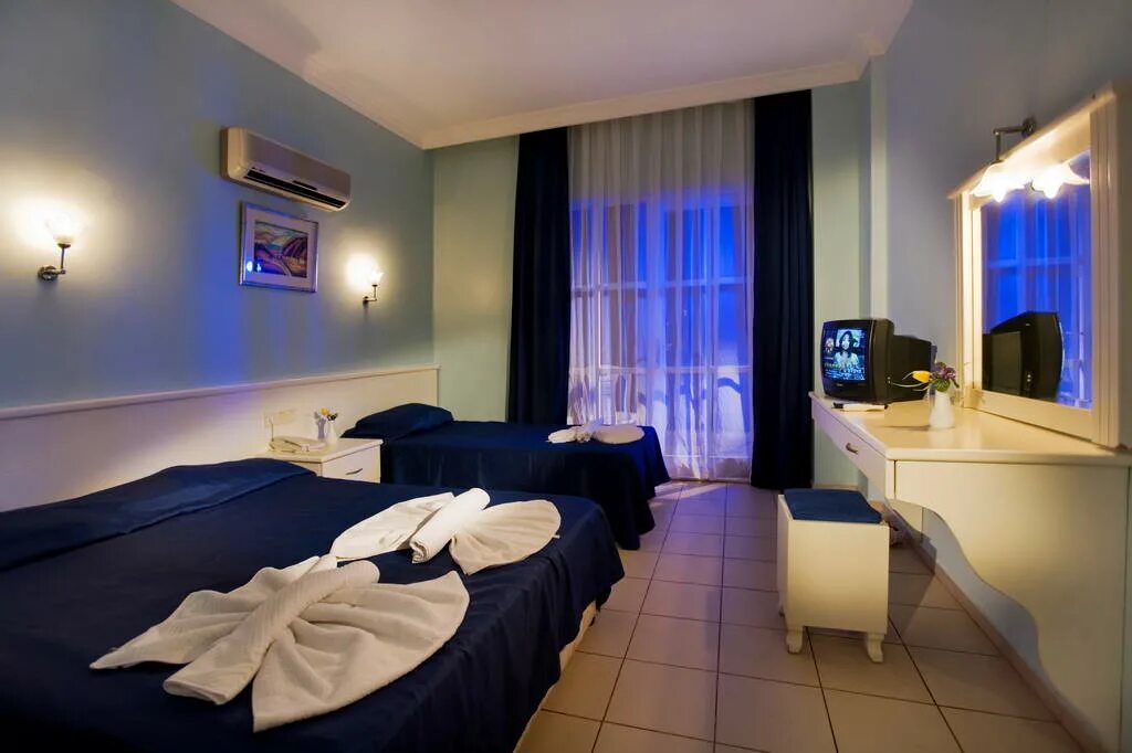 Блю хотел. Blue sky hotel. Sunny blue отель. Арес блю отель кемер 4. White garden hotel анталия.