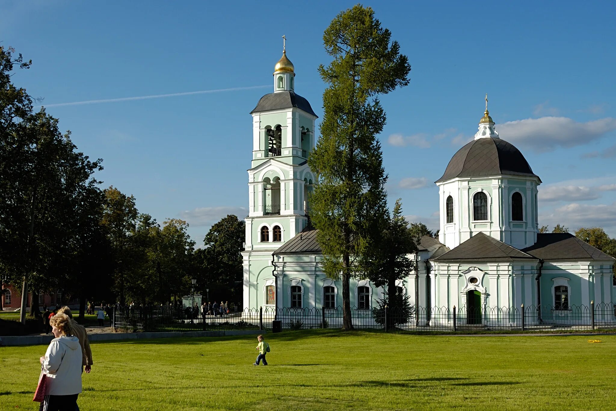 Храм царицына. Храм живоносный источник в царицыно. успенская церковь царицыно. церковь божья в царицыно. царицыно белая церковь.