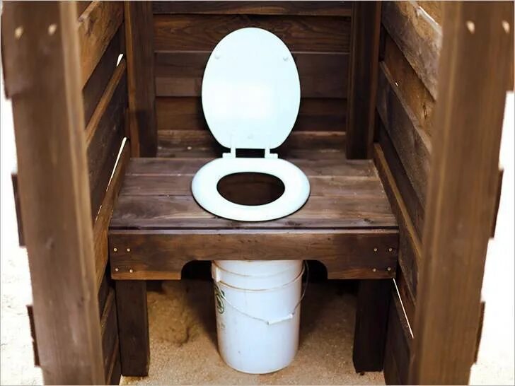 Какой лучше дачный туалет. Дачный пудр клозет. Пудр-клозет торфяной туалет. Туалет пудр клозет. Дачный туалет пудр клозет.