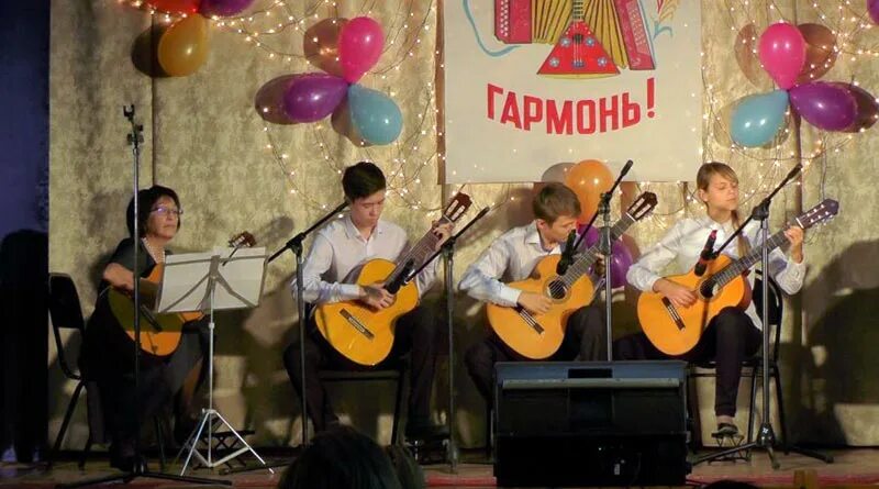 Фестиваль вокально инструментальных ансамблей. Пой гитарная струна. Караоке пой моя гитара пой. Фестиваль вокально инструментальных ансамблей. Песня зари зари.