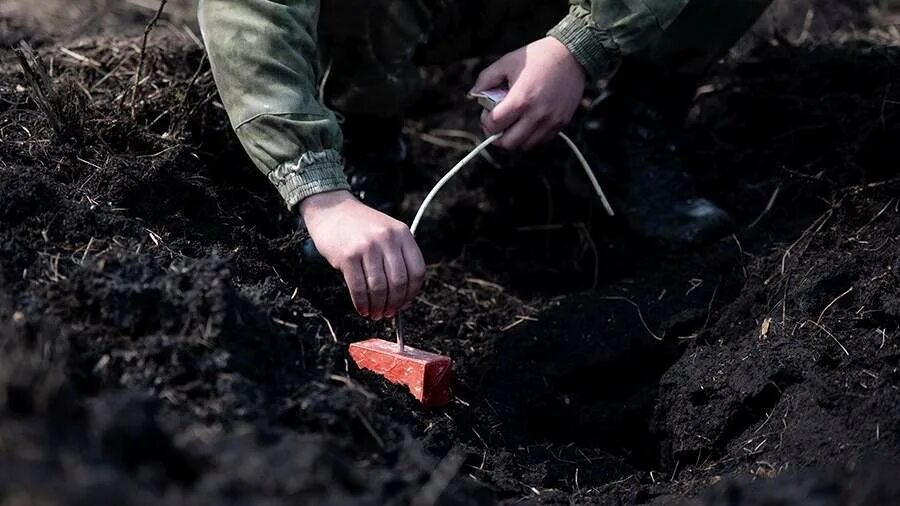 Вести сум. Отравление солдат на Украине российских. Бендеры заминировали школы март 2022. Выдвижение подразделений вс РФ В Сумской области.