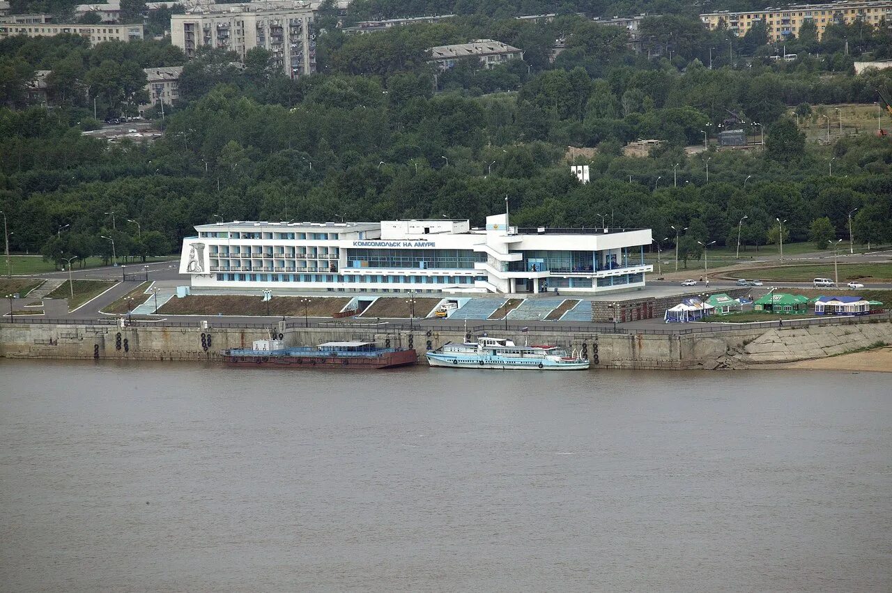 Речной вокзал комсомольск-на-амуре. Комсомольск речной вокзал. Речвокзал комсомольск. Речной вокзал комсомольск-на-амуре. Юность комсомольск на амуре.