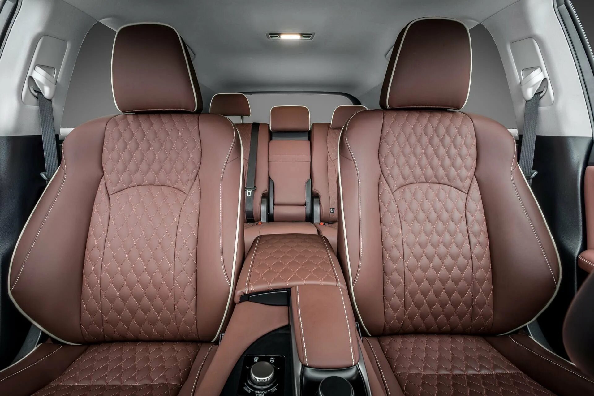 Салон авто отзывы. Перешивка салона лексус. lexus gs коньячный салон. кожаный салон лексус. салон лексус коричневый.