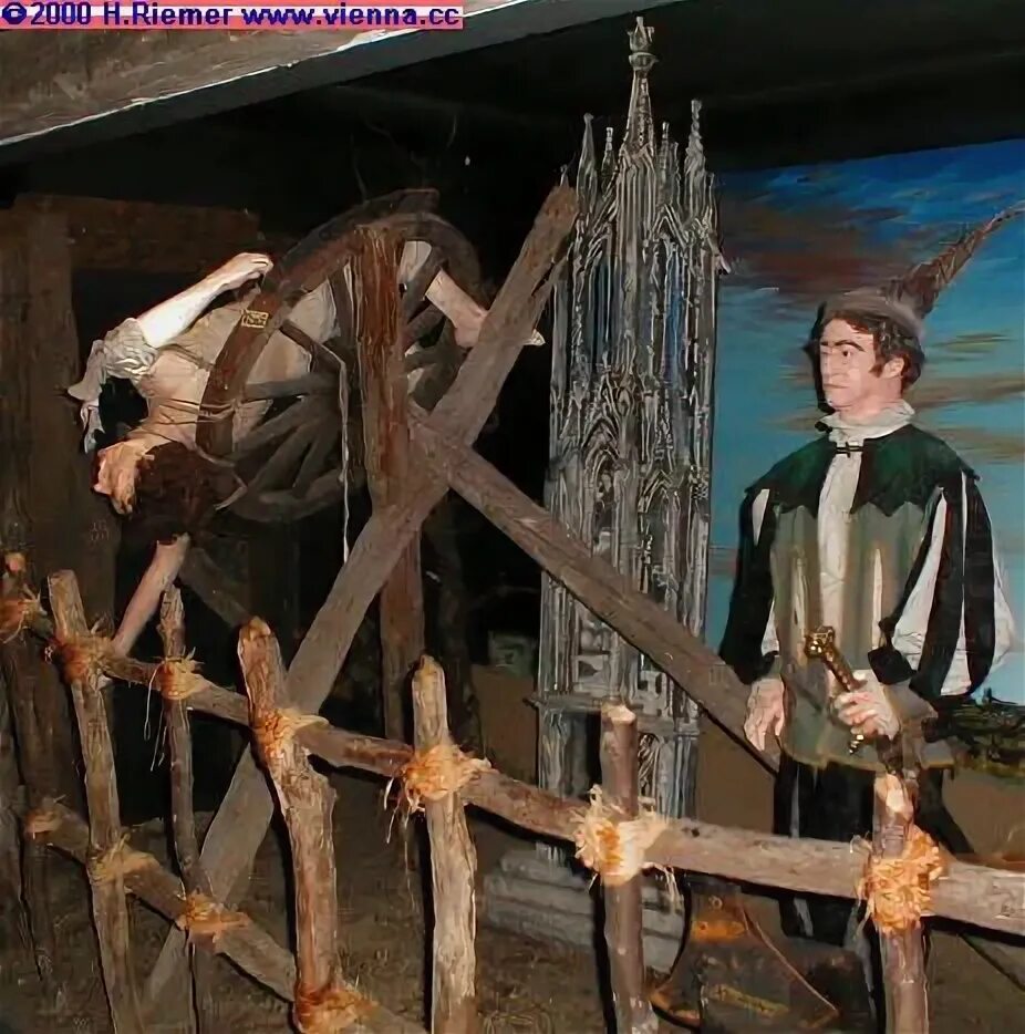 Пытка лошадью. Средневековые орудия пыток Дыба. Орудия пыток деревянная лошадь.