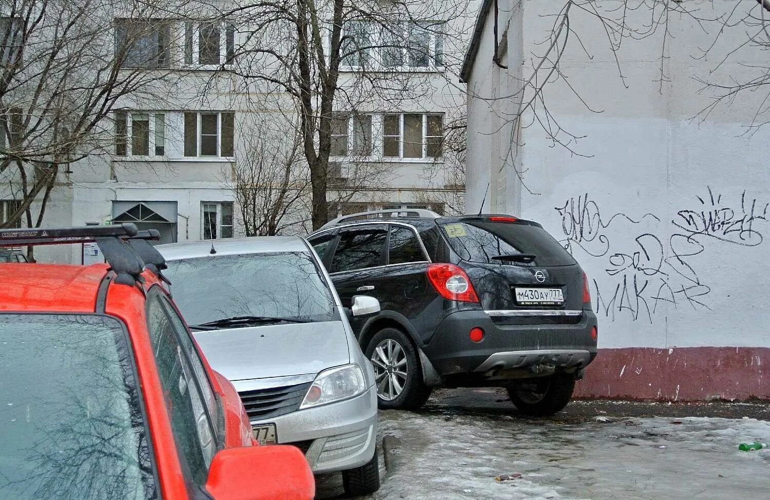 Чтобы пройти от подъезда до машины