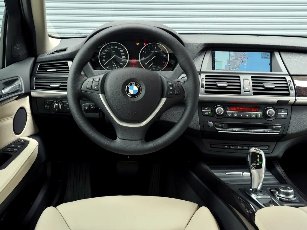 Bmw x5 комплектации. BMW x5 xdrive35i. BMW x5 e70 Interior. БМВ x5 е70 салон. BMW x5 3.5i XDRIVE (e70).