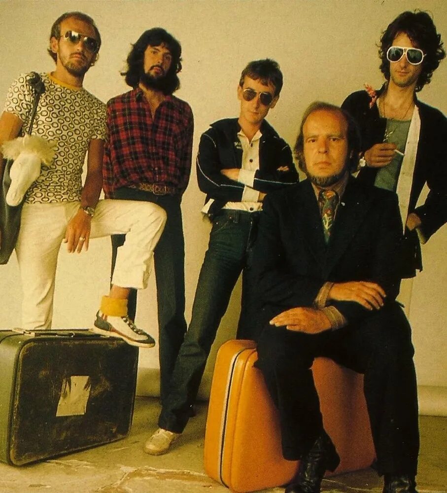 Graaf generator. Группа van der graaf generator. van der graaf generation группа. van de graaff generator группа. van der graaf generator фото группы.