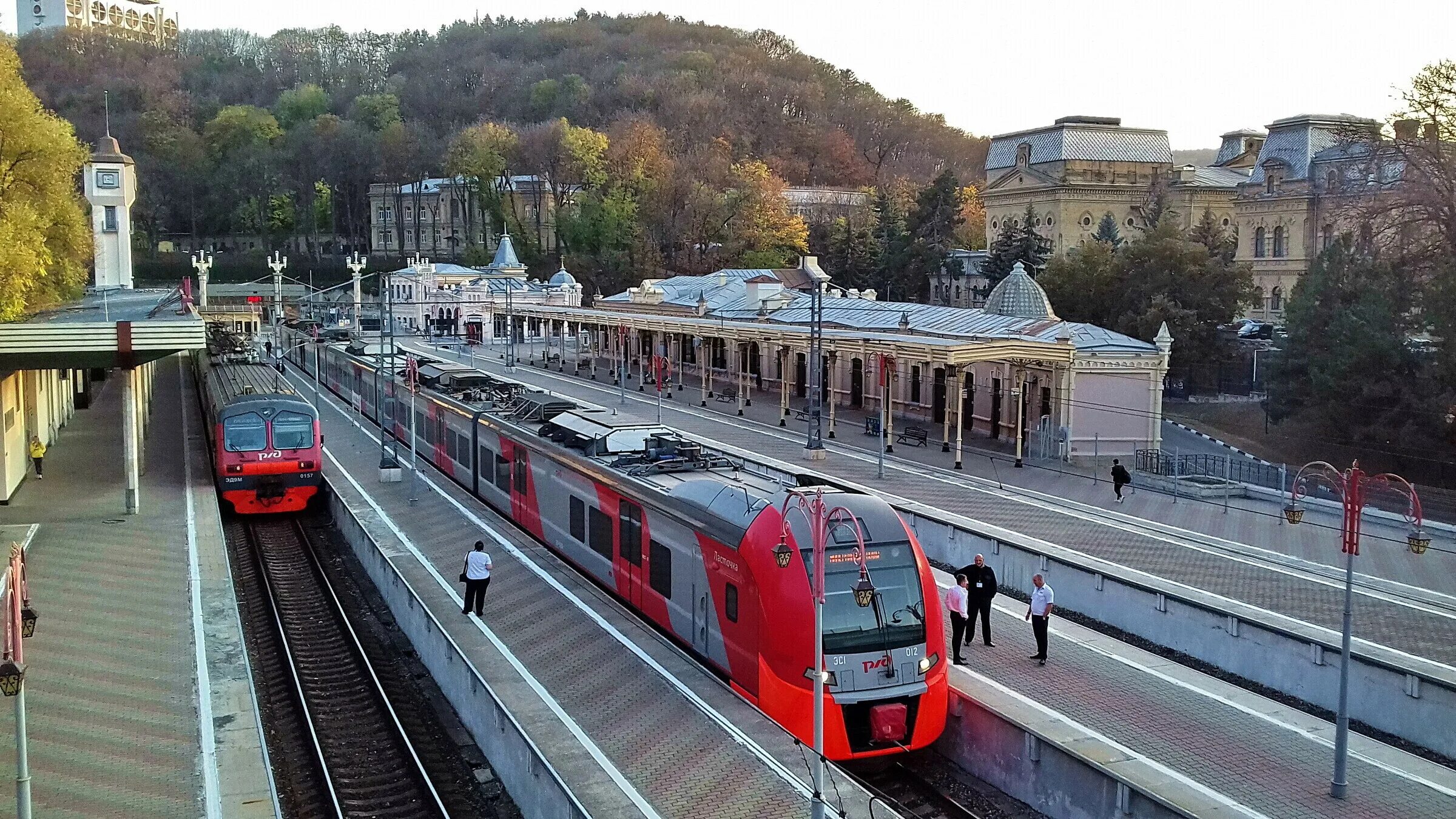 Железнодорожный вокзал Кисловодск. Ж/Д вокзал Кисловодск. Кисловодск (станция). ЖД станция Кисловодск. Жд вокзал тура