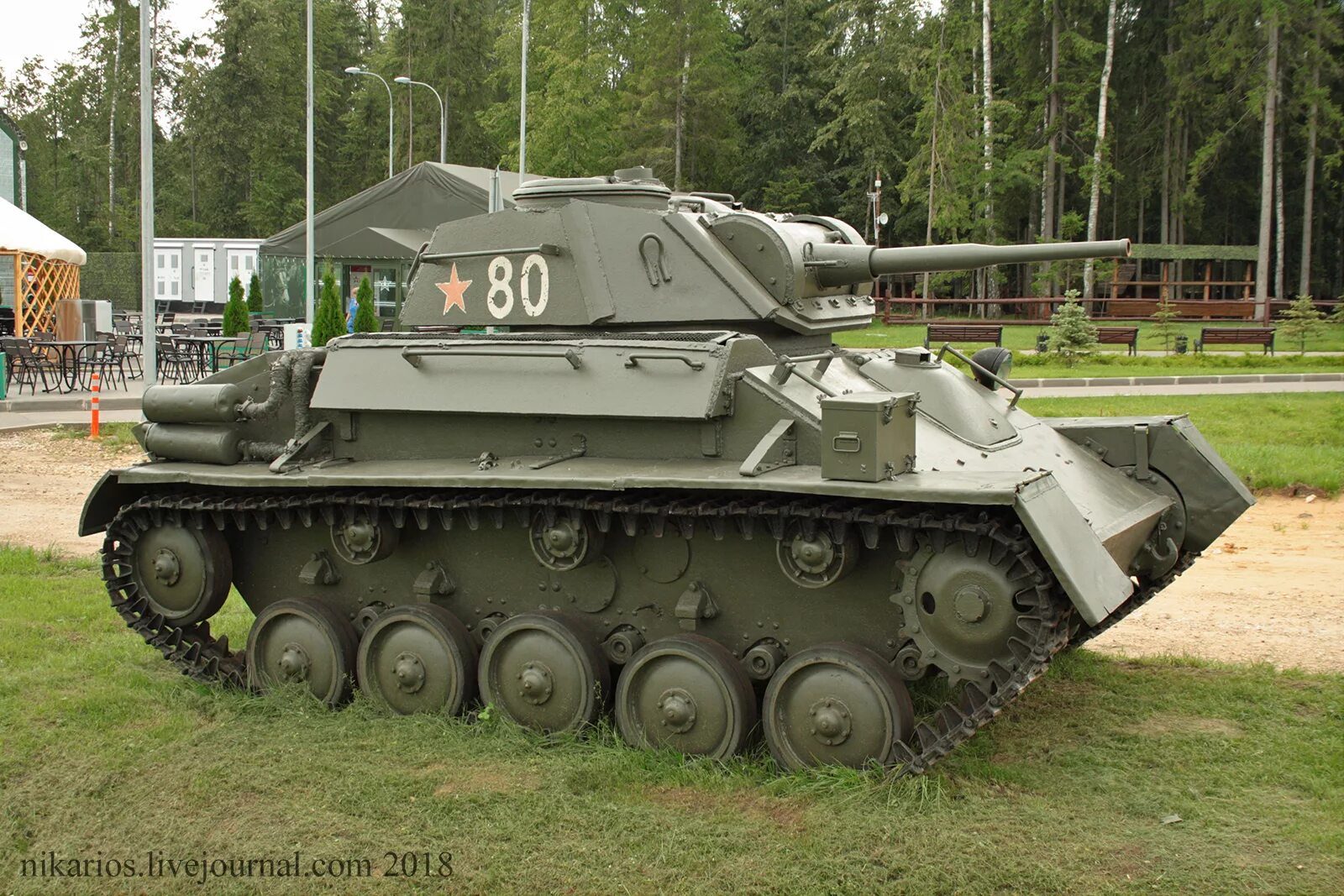 Советский легкий танк. Танк т 80 т 70. Т-80 танк СССР. Лёгкий танк т-70 (СССР). Т-70 танк СССР.