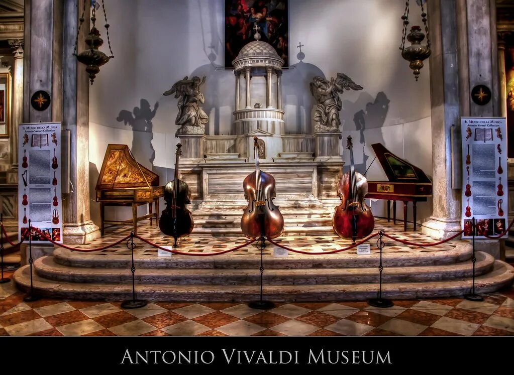 Вивальди места. Дом Вивальди в Венеции. Музей Вивальди в Венеции. Антонио Вивальди памятник. Памятник Вивальди в Венеции.