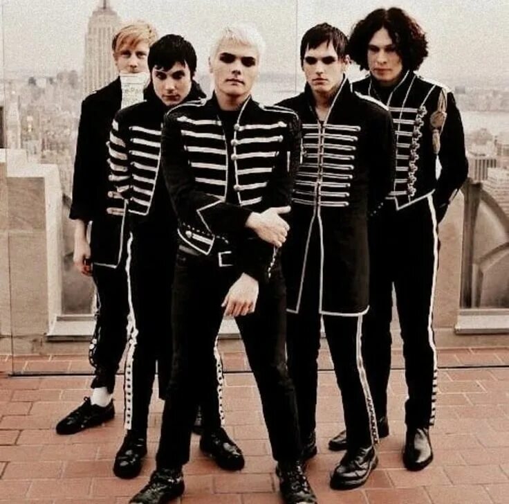 Май Кемикал романс Блэк парад. Фрэнк Айеро the Black Parade. Джерард Уэй Welcome to the Black Parade. Майкеникал романс блек Парейд. Welcome to the black parade my chemical