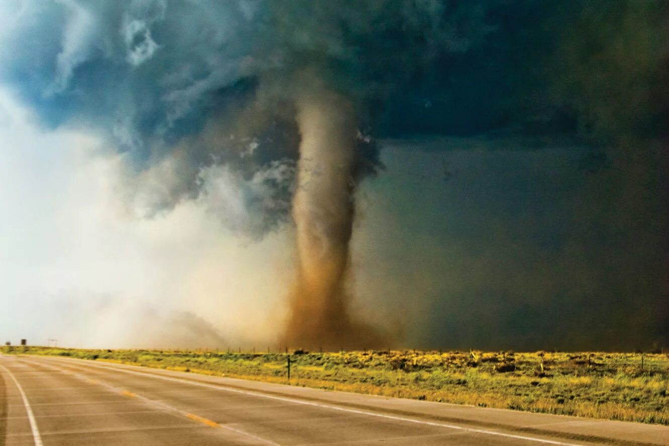 песчаные торнадо торнадо. Landspout смерч. два песчаных смерча высотой. земляные торнадо. смерч-вихрь.