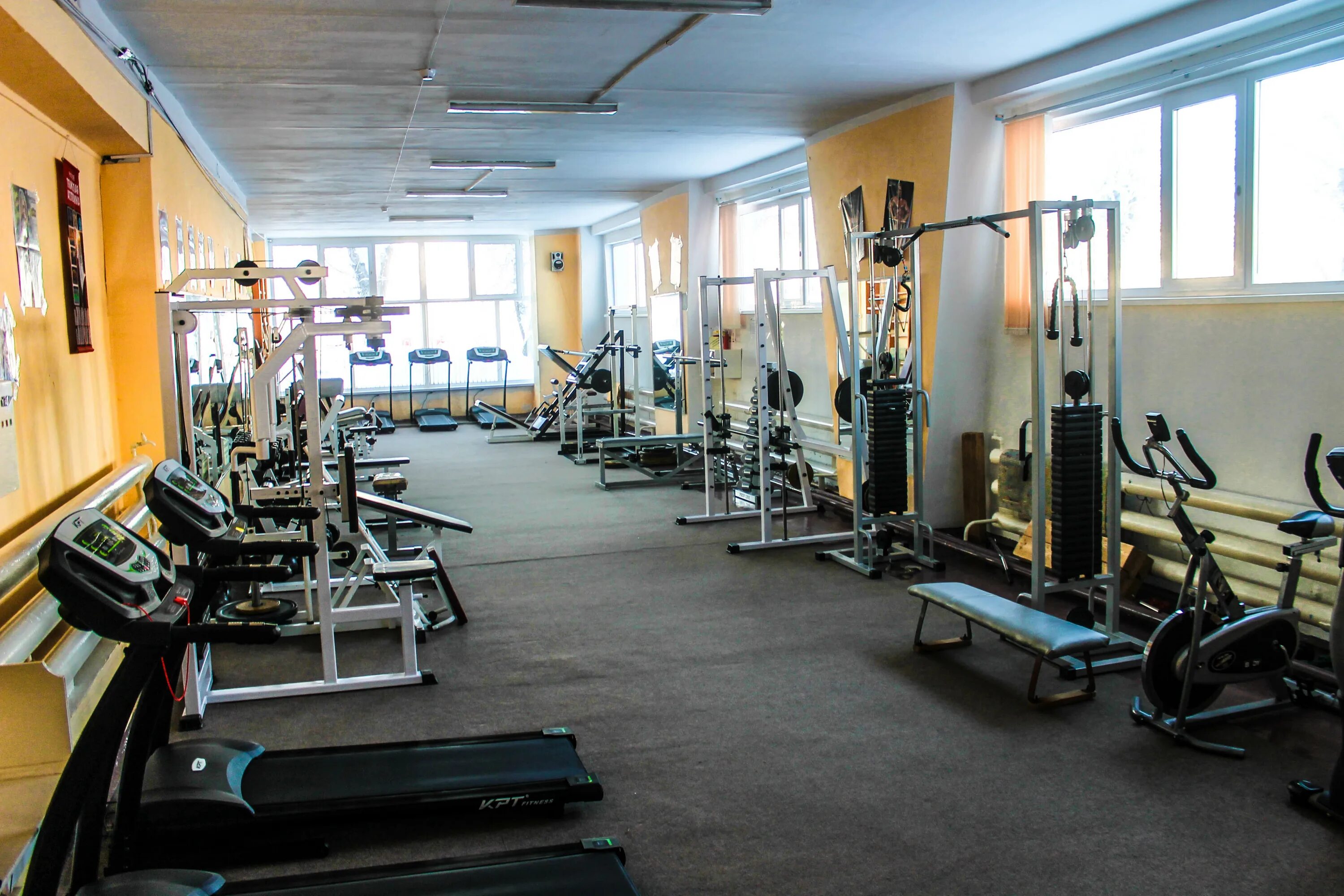 спорткомплекс факел киров. белореченск ул интернациональная 1а. спортивный комплекс белореченск. спортивный комплекс химик. химик россошь спорткомплекс бассейн.