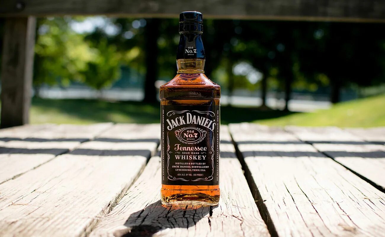 Бутылка виски. Виски Джек Дэниэлс. Jack Daniels виски. Джек Дениэл. Американские виски Джек Дэниэлс.