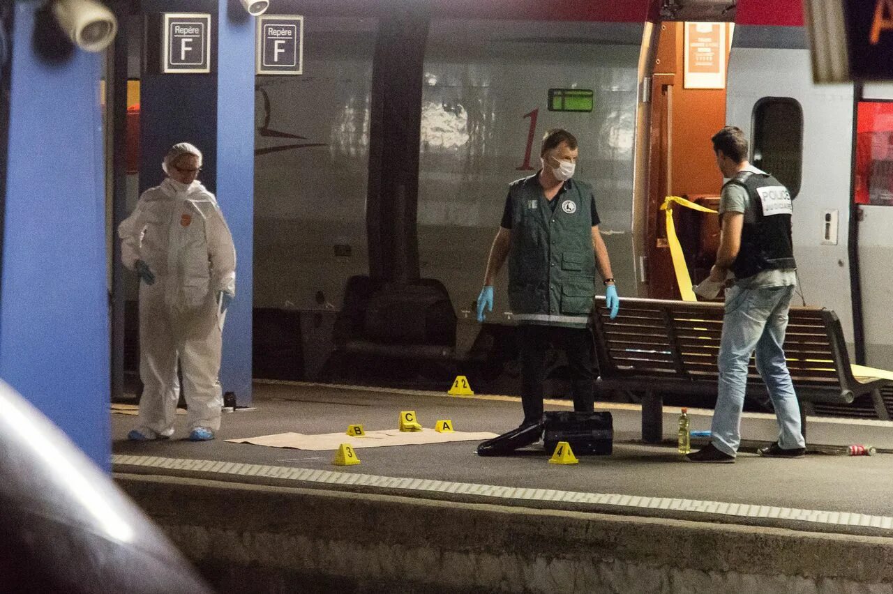 Нападение на поезд. Поезд Амстердам Париж 2015 теракт. Стрельба в поезде. 21 Августа 2015 теракт в поезде. 21 Августа 2015 теракт в поезде Париж.