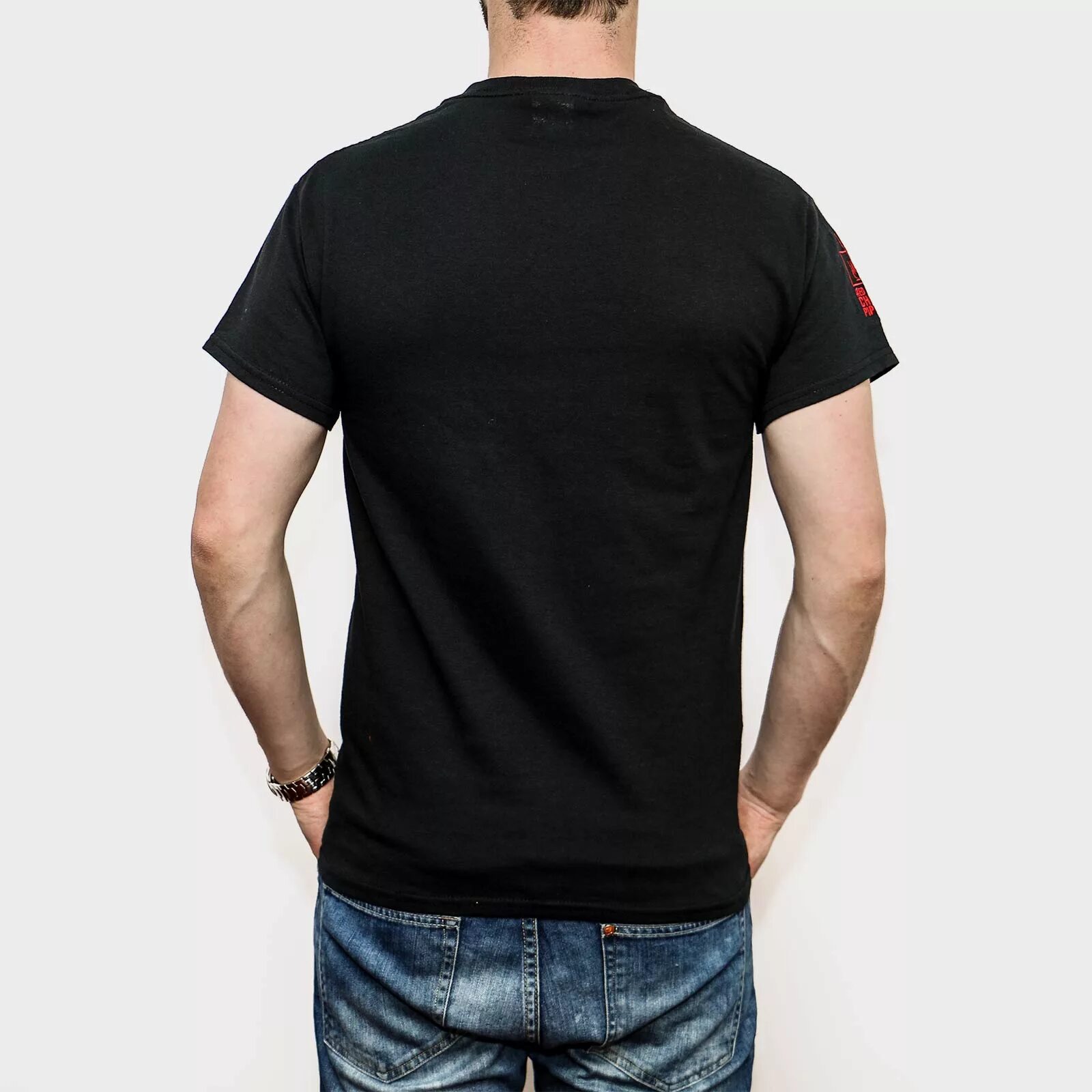 Футболка черная мужская. Футболка со спины. Майка черная мужская спина. Белая футболка. Черная майка мужская.