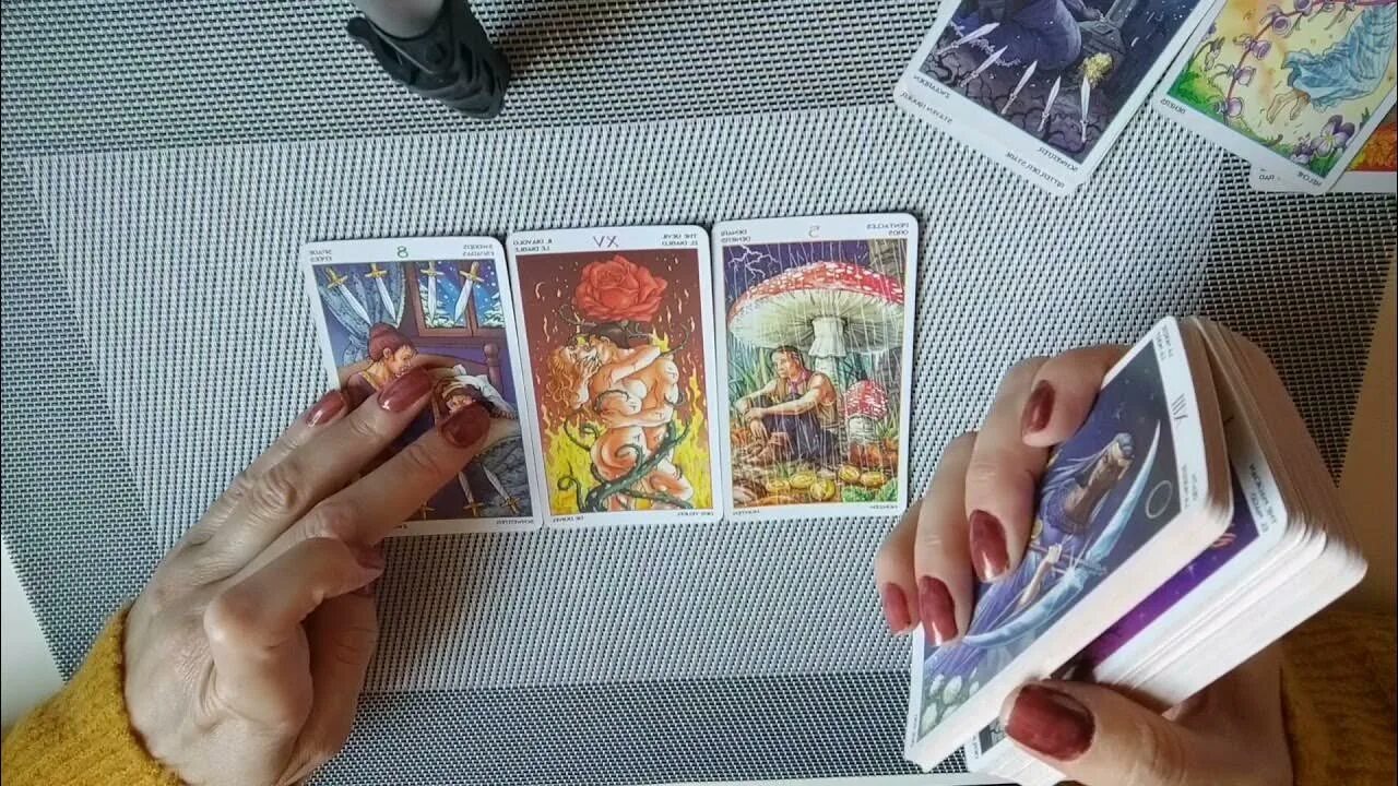 Таро будущего. Таро тв. Таро онлайн на любовь. Таро о главном тв. Расклад таро на ближайшее будущее.
