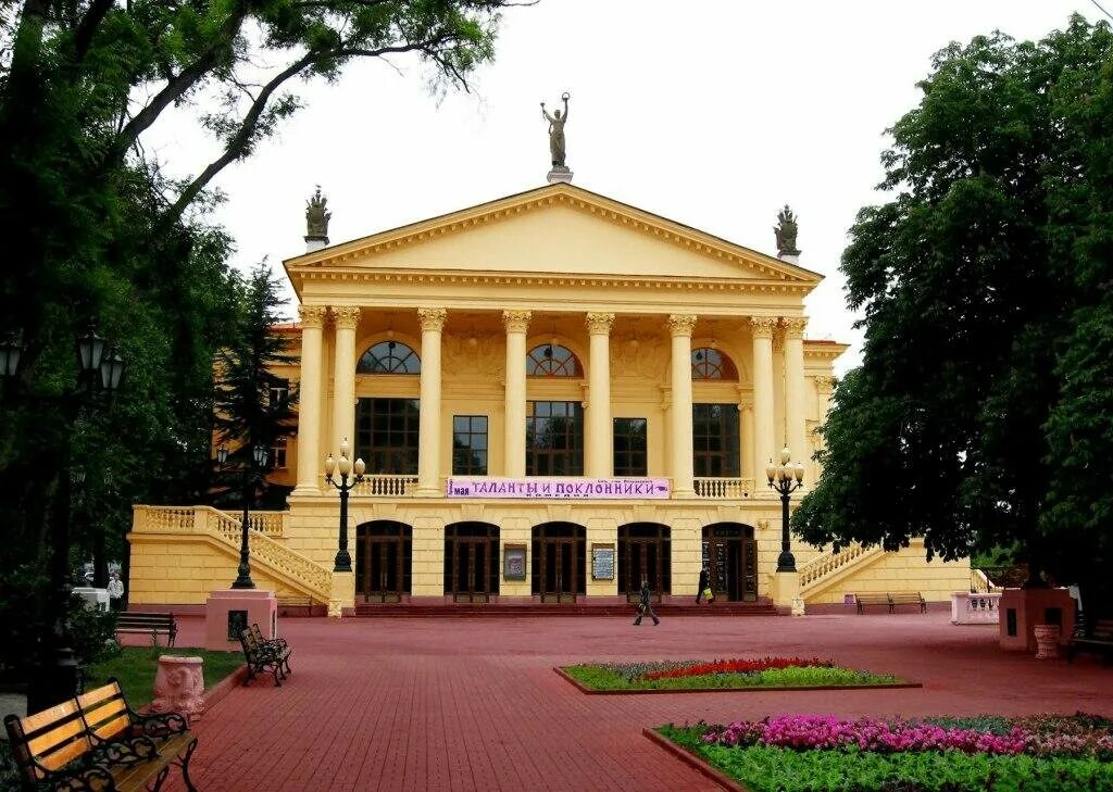 драмтеатр луначарского севастополь. театр имени луначарского. драматический театр им луначарского в севастополе. а. драматический театр севастополь.