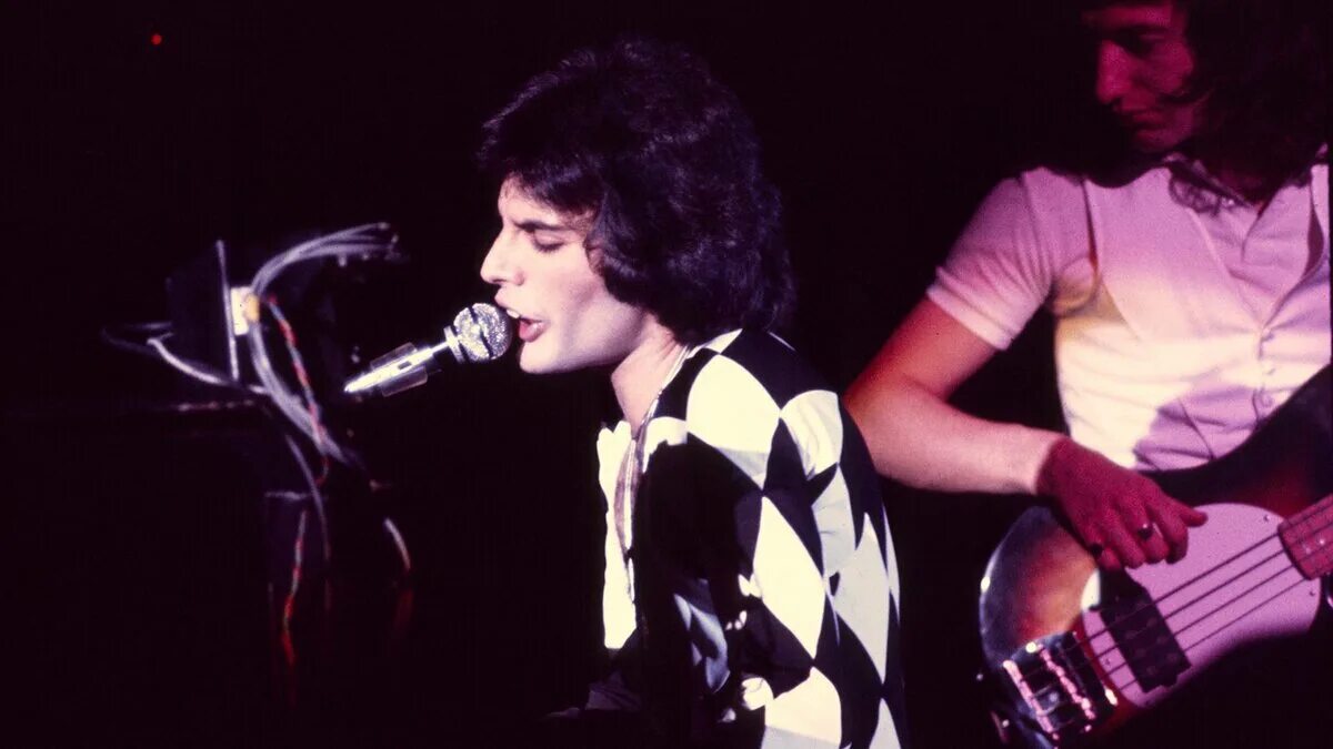 Queen band 1986. Клип песни queen. Группа queen клипы. Queen band 1984. Группа квин 1989.
