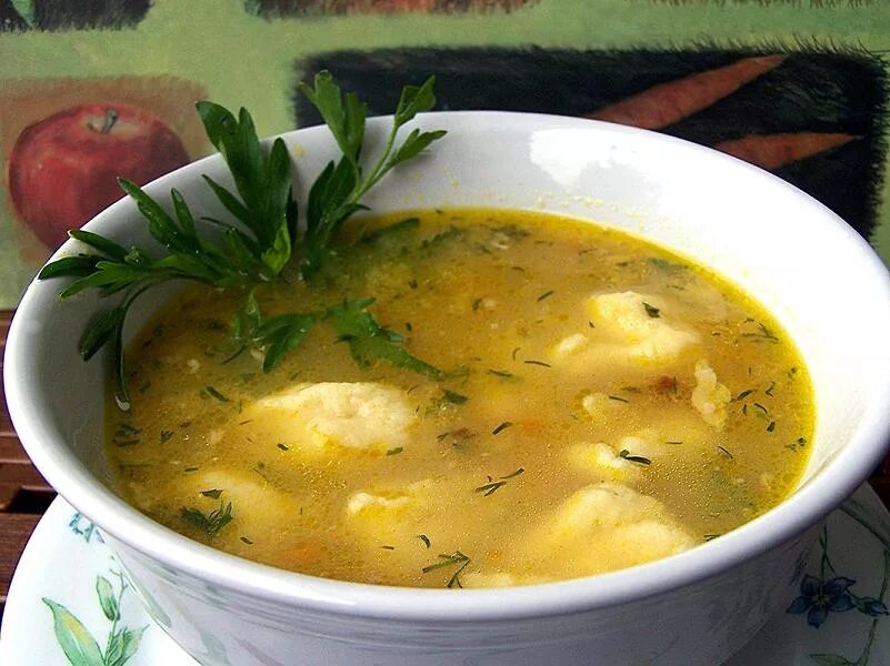 Галушки с куриным бульоном. Суп картофельный (с клецками и шпиком). галушкин суп. картофельный суп с галушками. суп галушки кубанский.