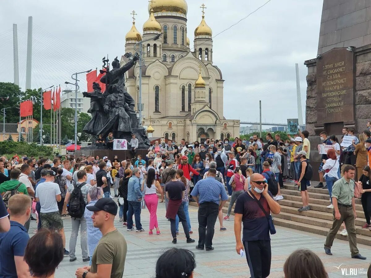 Владивосток люди. События в Хабаровске. Жители Хабаровска фото. Митинг во Владивостоке. Народ выходит на улицу