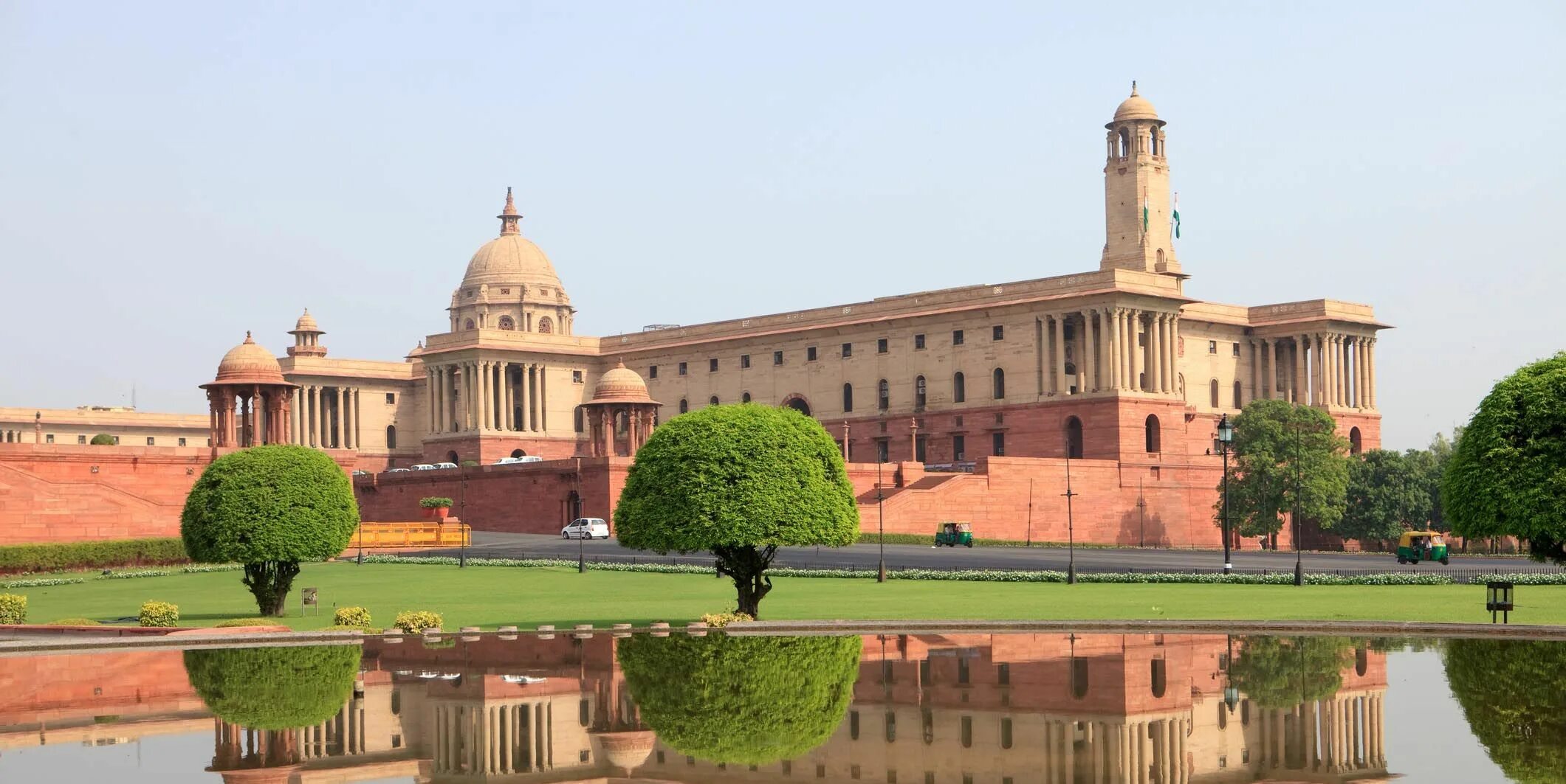 Национально государственные столицы. Prezidentskij-Dvorets-Rashtrapati-Bhavan-v-Deli. Президентский дворец Нью Дели. Раштрапати-Бхаван — резиденция президента Индии. Раштрапати-Бхаван Нью-Дели.