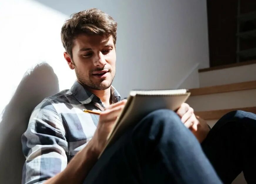 Задумчивый студент. Менеджер мужчина. Guys write. Guys write. Guys write.