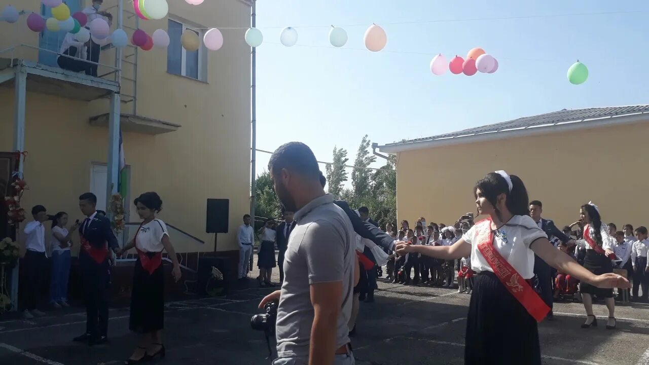 Bitiruvchilar uchun raqslar. Songi qongiroq 2025. битирувчилар 2025. bitiruvchi raqslar. so`ngi qo`ng`iroq raqslar.